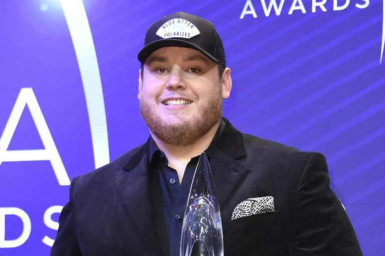 Discover Luke Combs' extraordinary path and his astonishing net worth. Discover how this country musician made it big in the music industry by delving into his career, accomplishments, and financial success.