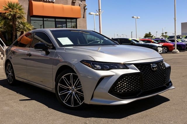 Discover the new features and vast customization possibilities available on Toyota Camry models in 2025. Learn how these enhancements improve your driving experience. Discover insights from actual customer testimonials and answers to frequently asked questions about the 2025 Toyota Camry.