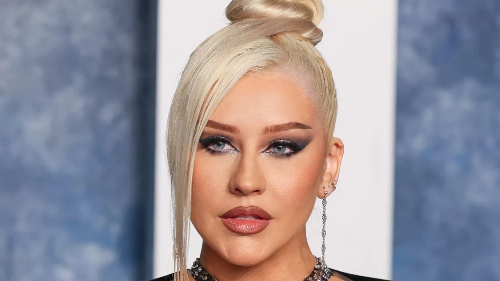 During her Las Vegas residency, Christina Aguilera demonstrates her amazing weight reduction, providing an astonishing metamorphosis. Discover the secrets that led her to a better lifestyle and a more amazing body.